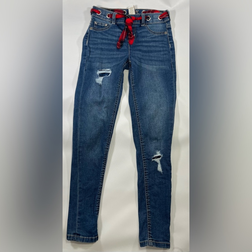 🌺Justice Mid Rise Distressed Denim Jeggings with a Plaid Tie Belt🌸🌺